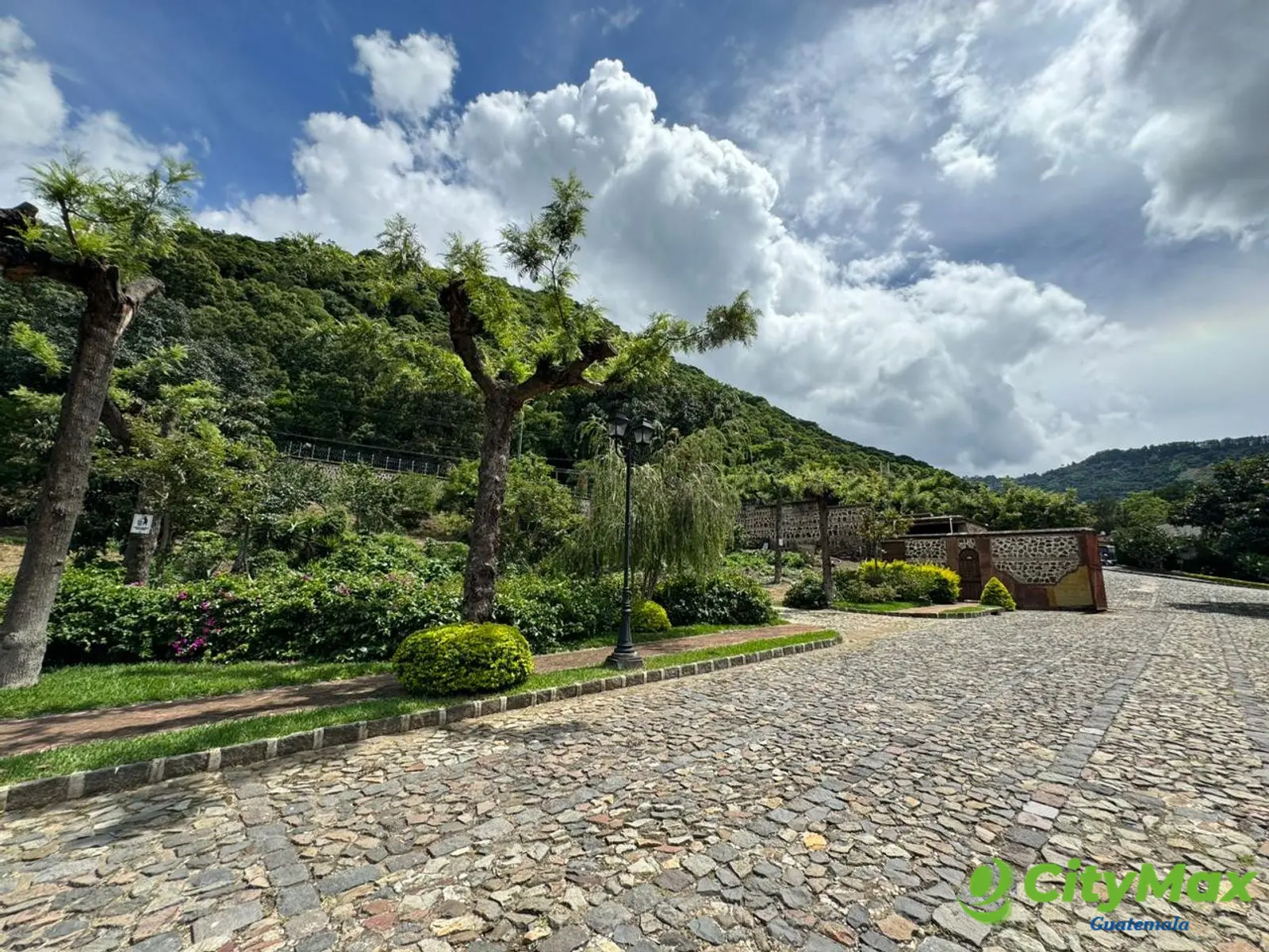 Vendo hermoso terreno cerca de la Antigua Guatemala - foto 1