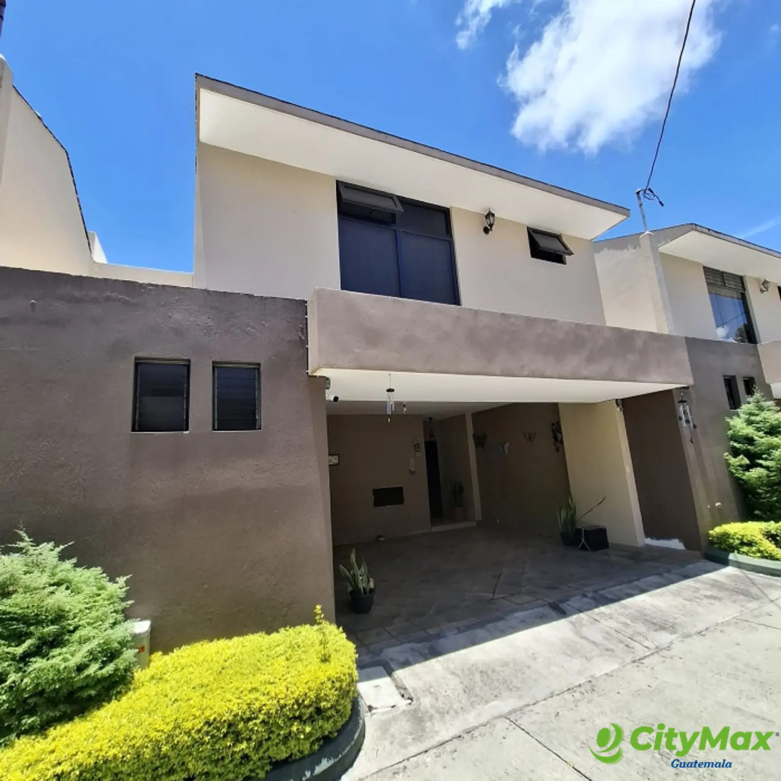 Casa en Venta 245 metros zona 4 de Mixco con garita - foto 1