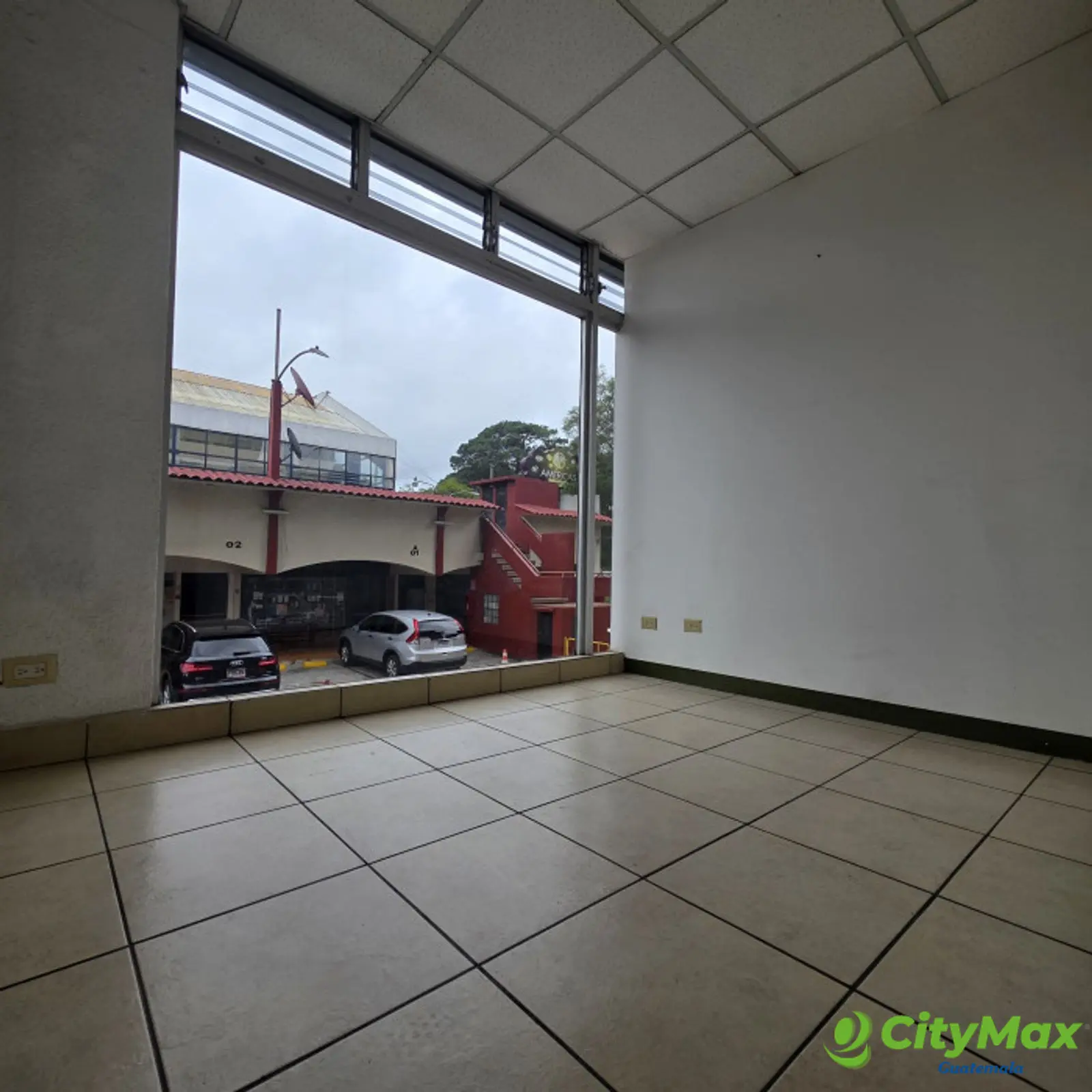 Local Comercial en RENTA Avenida Las Américas Z.13 - foto 1