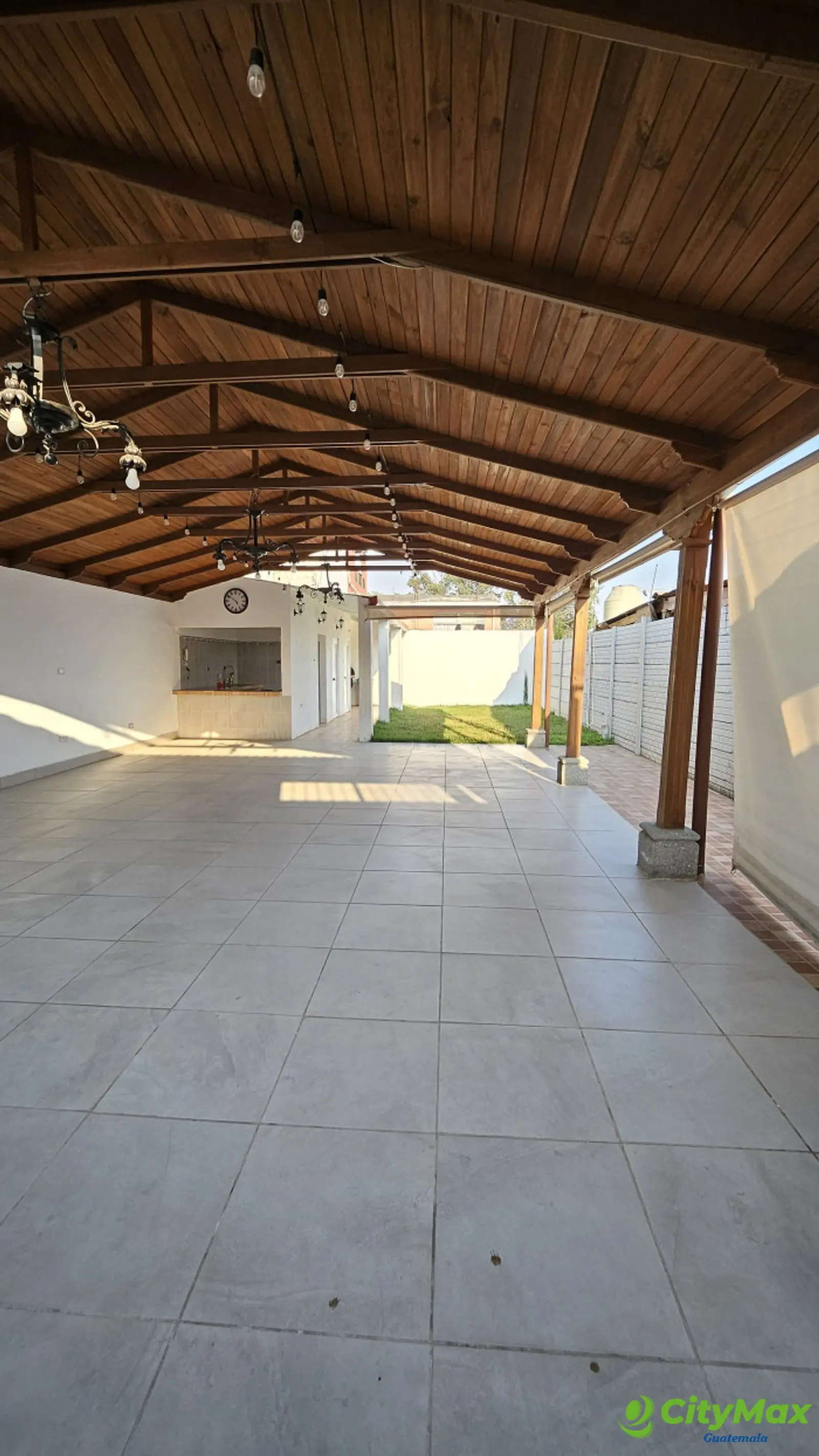 Local Comercial en Renta en Pinares San Cristóbal Guate - foto 1