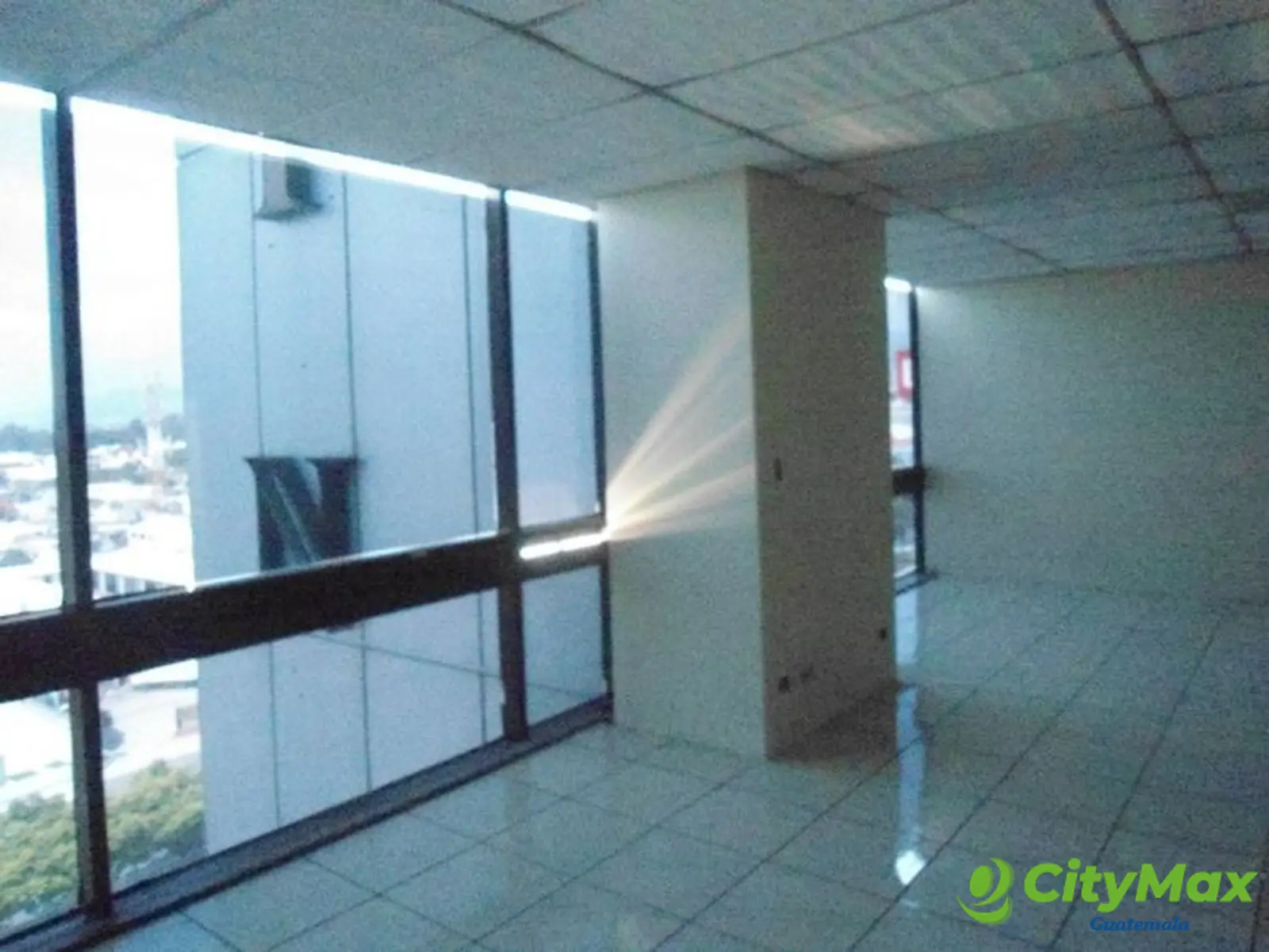 Oficina comercial en renta en zona 11 - foto 1