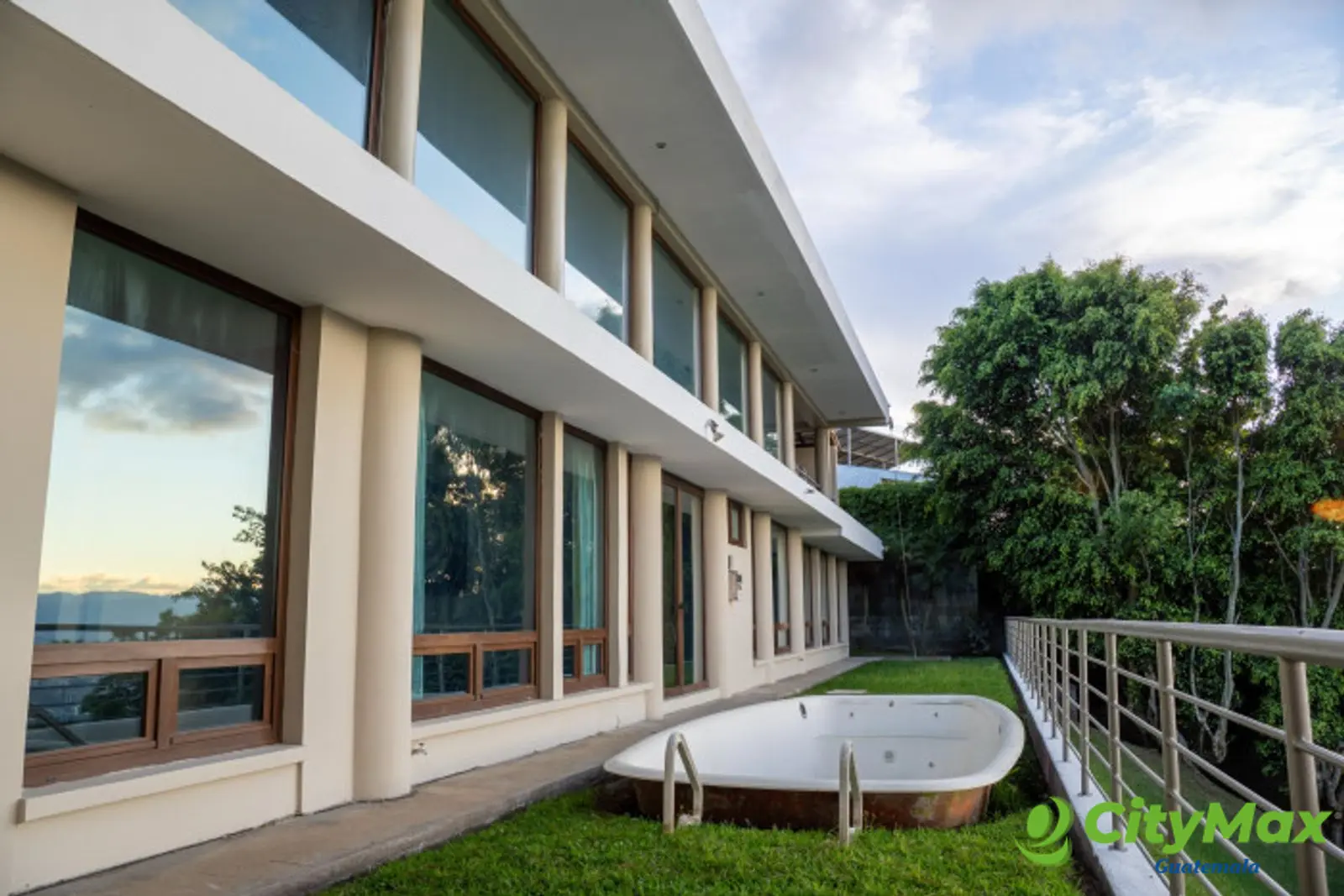 Lujosa Mansion en venta Las Nubes Ciudad Guatemala - foto 1
