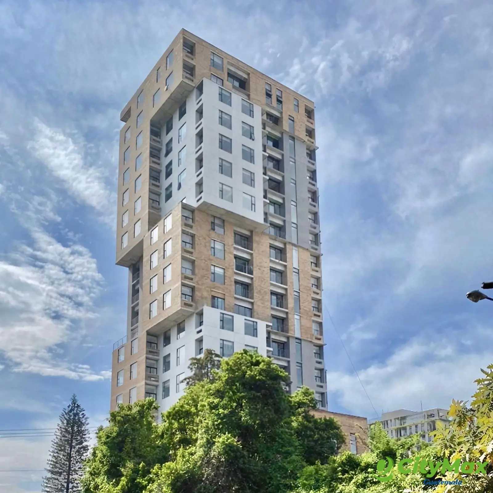 En Venta apartamento en la Zona 10 - foto 1