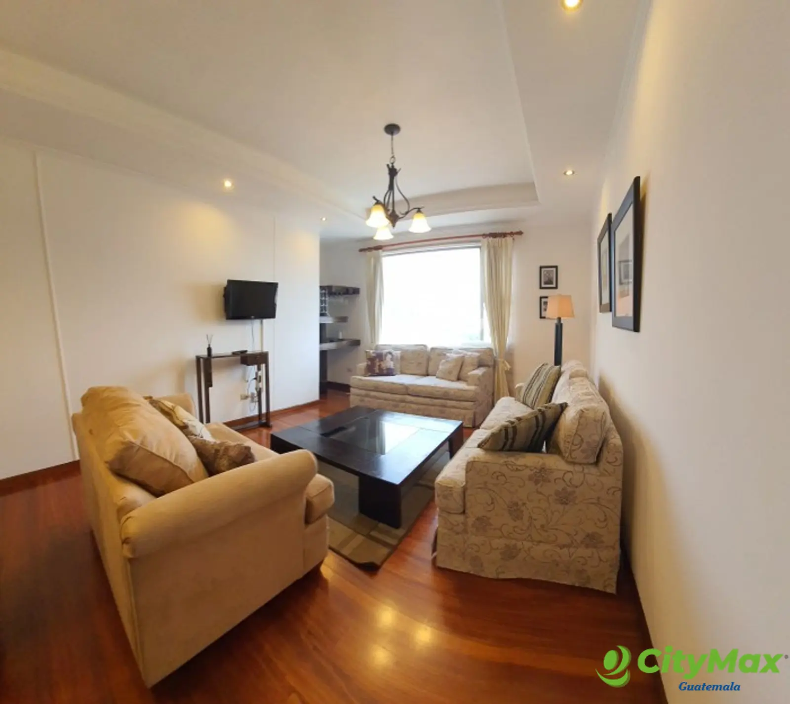 En Alquiler Apartamento en Zona 10 Amueblado - Sala