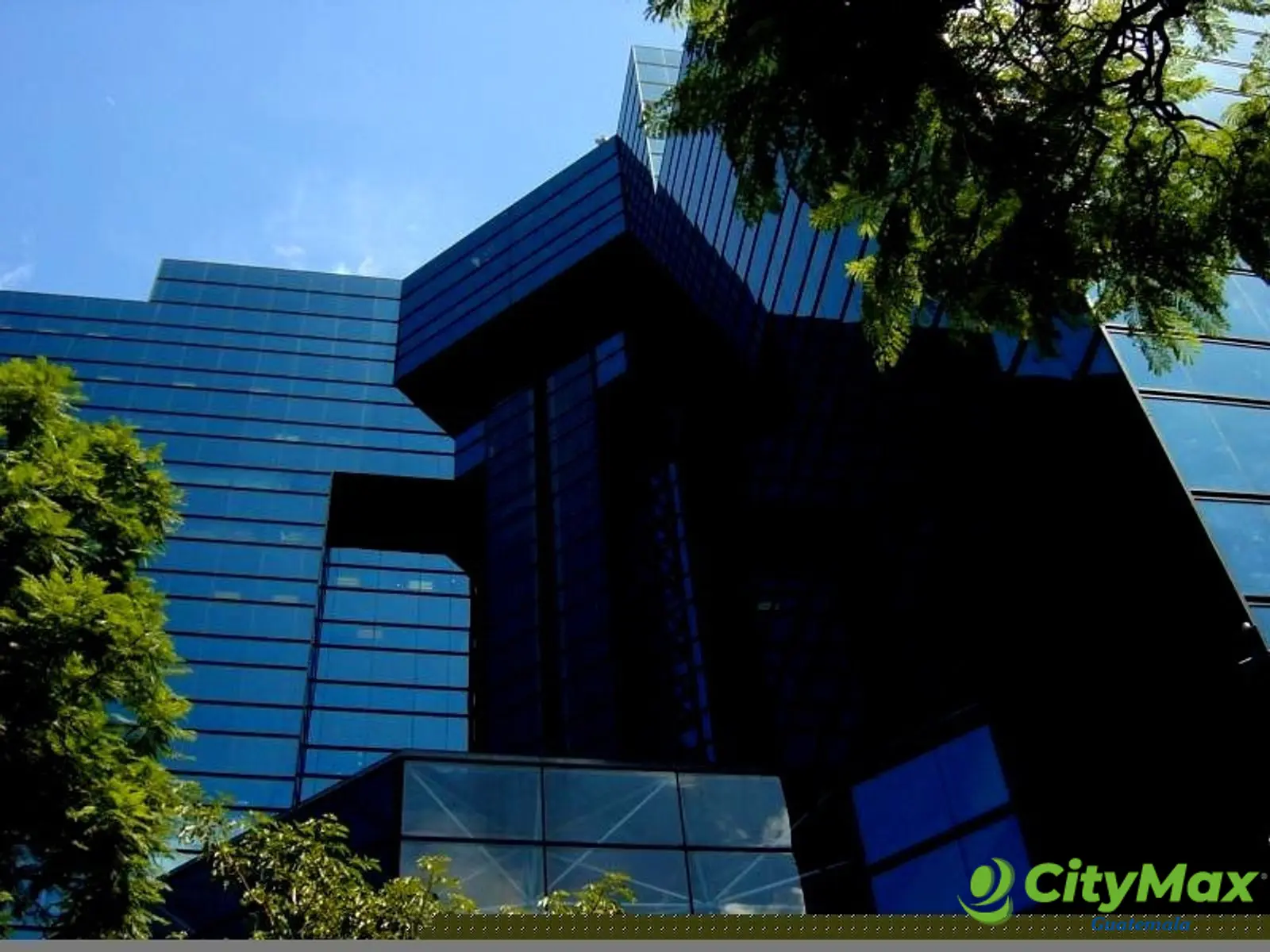 Alquiler Oficina en Zona 10 Edificio  Atlantis  - foto 1