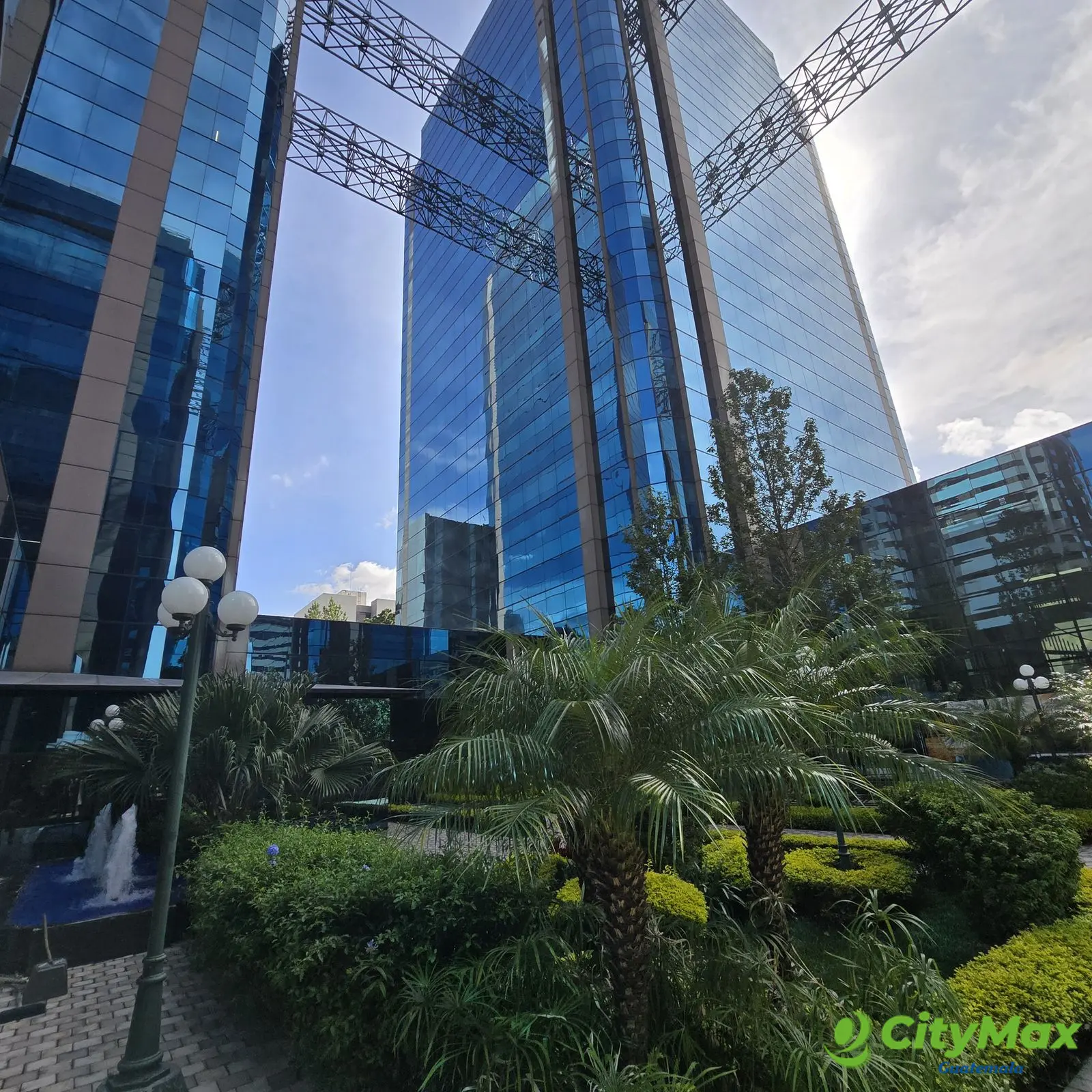 Alquiler Oficina con 315m2 en Zona 14 Europlaza - foto 1