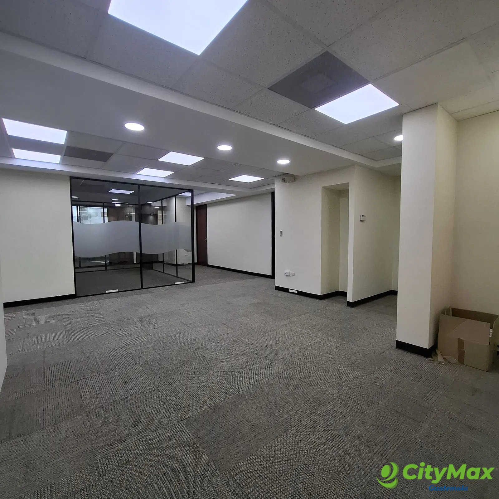 Oficinas Amplias en renta en Europlaza Zona 14   - foto 1