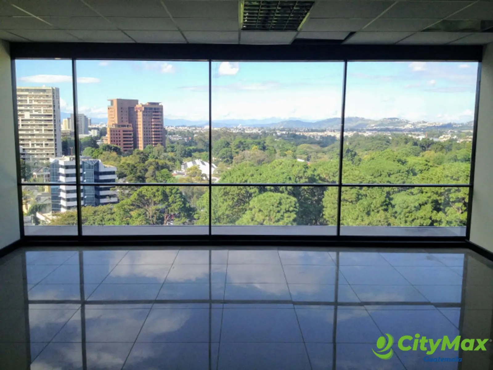 Oficina en venta inversion zona 10 Guatemala - foto 1