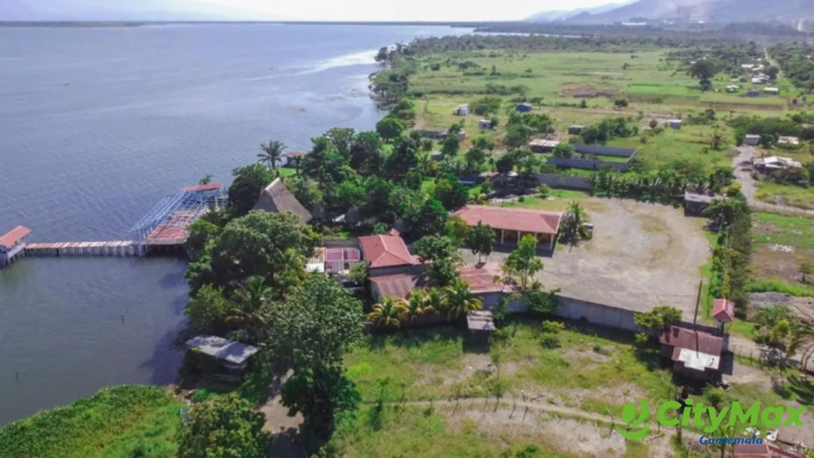 Hotel en venta en El Estor Izabal - foto 1