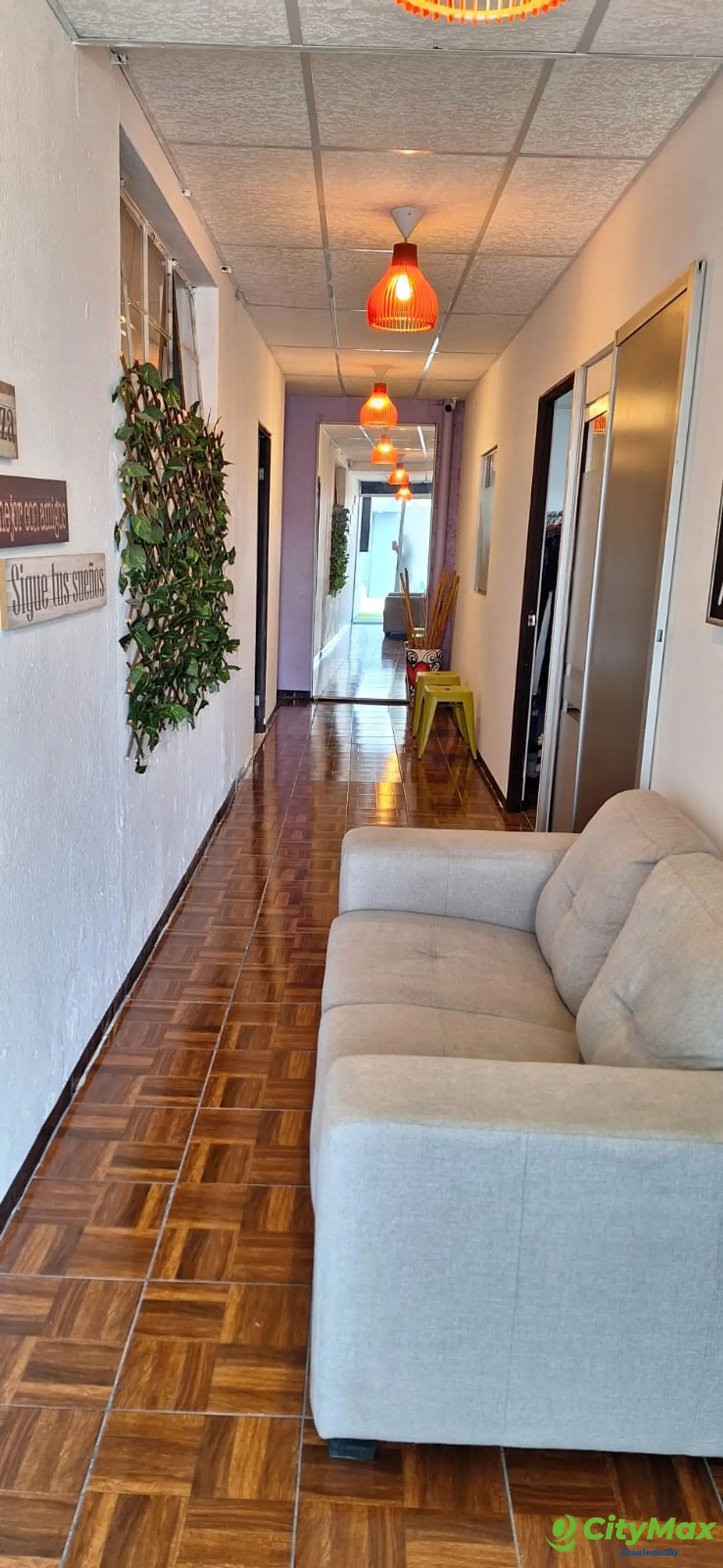 Oficinas en renta zona 10 Boulevard Los Proceres - foto 1