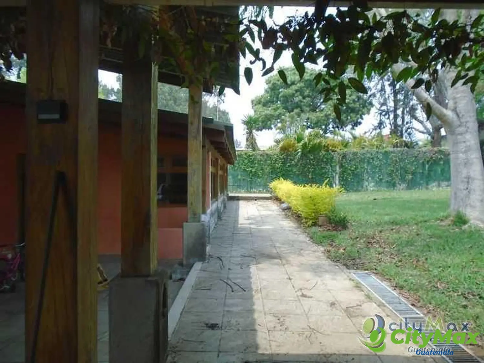 Vendo Hermosa casa en San Cristóbal Mixco, Guatemala - foto 1