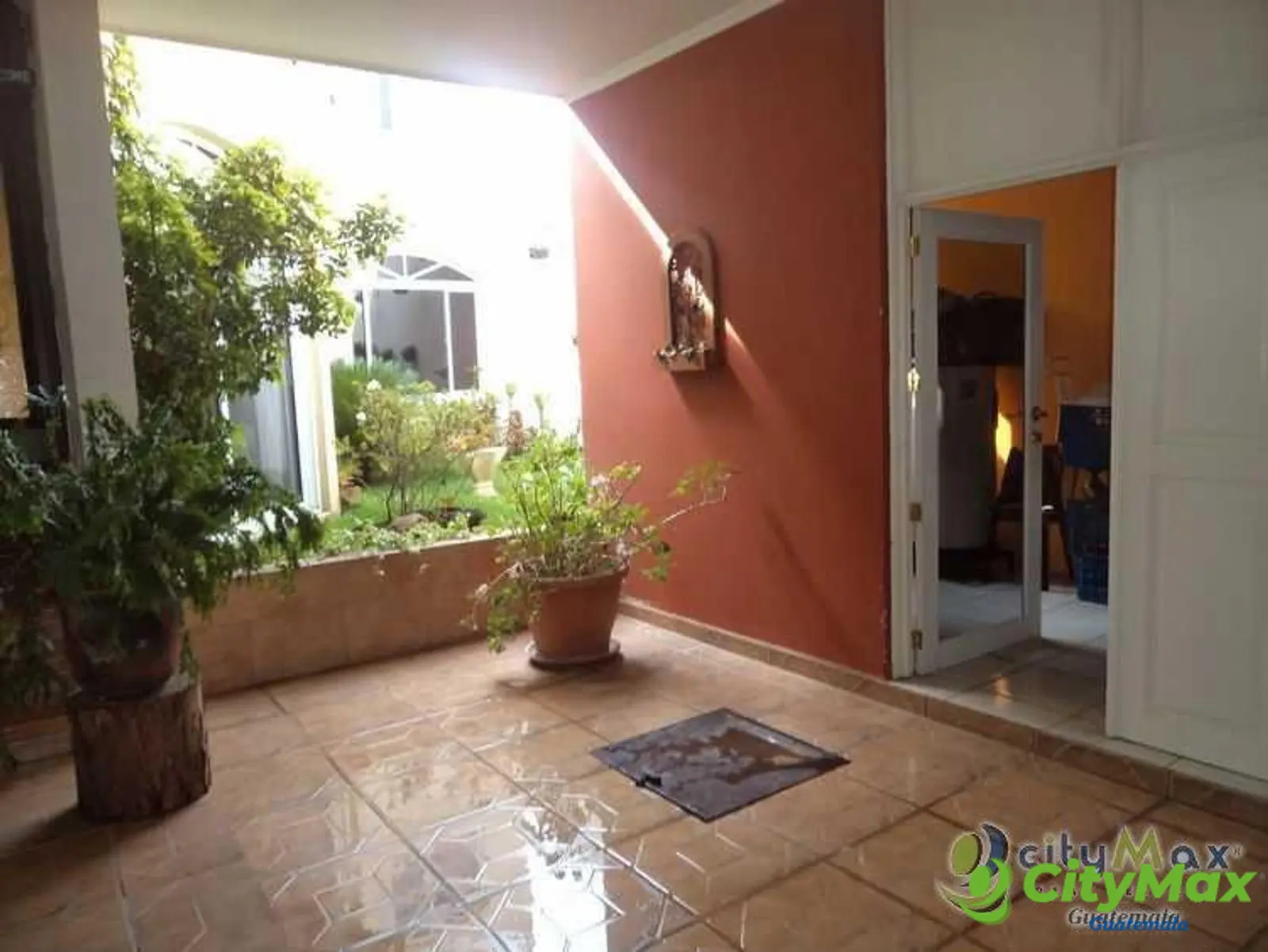 Casa en Venta Las Hojarascas Final Calzada Roosevelt - foto 1