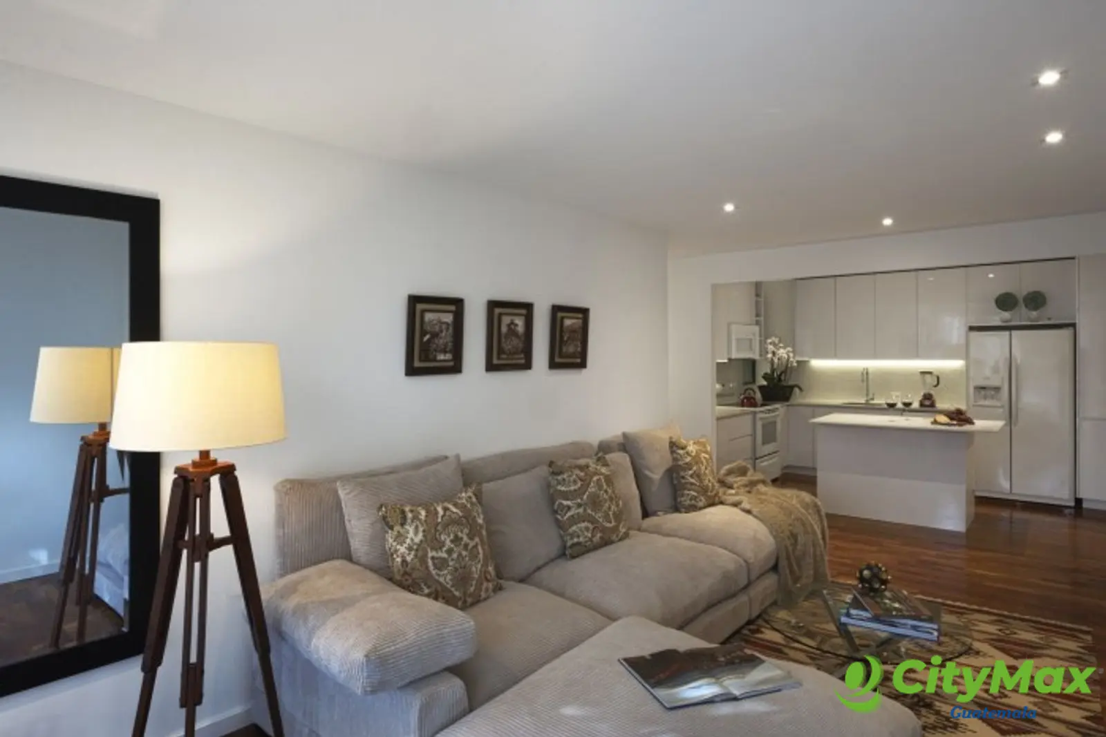 Apartamento en renta con jardín en la zona 10 - foto 1