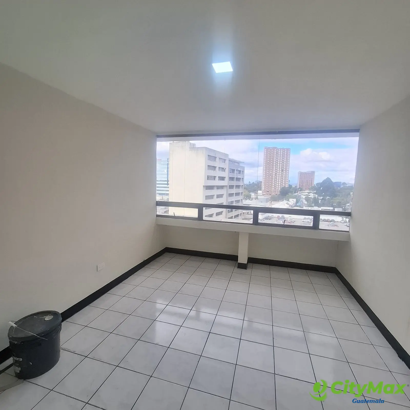 Oficina Comercial en Renta en Zona 10 Ciudad de Guatemala - foto 1
