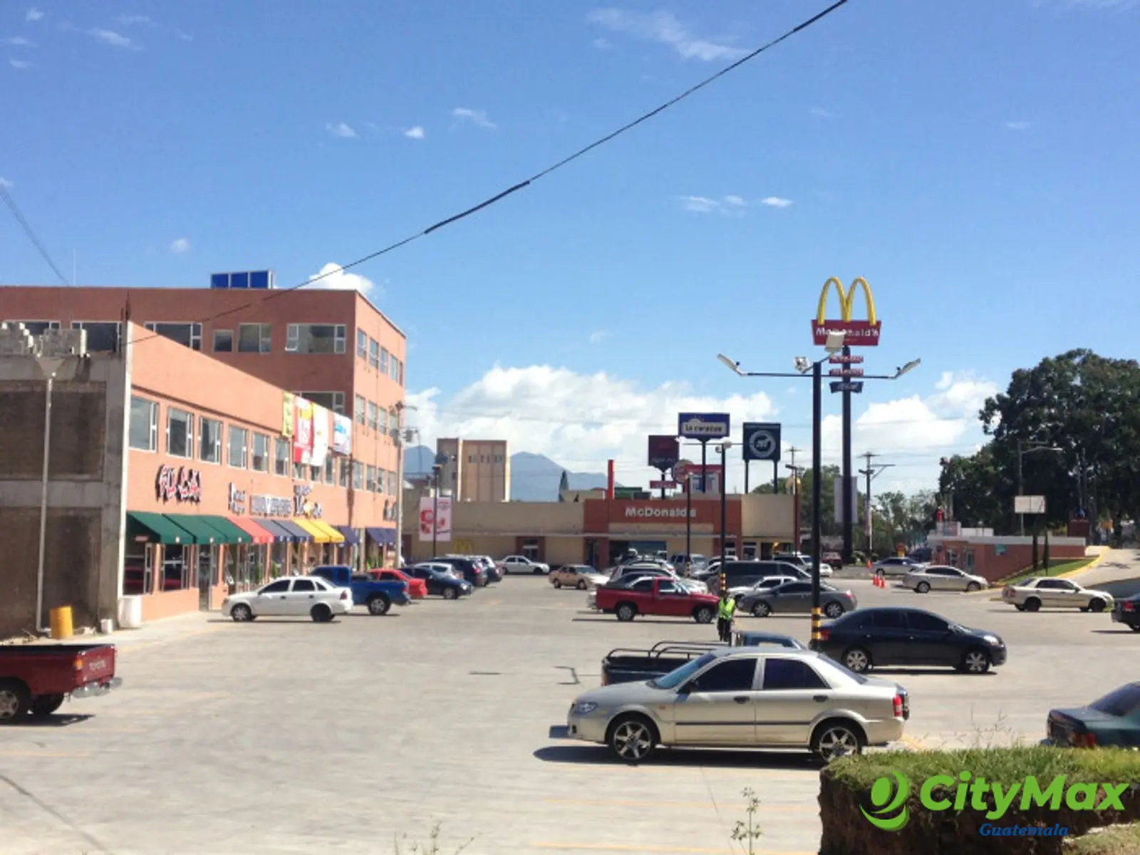 Local comercial en renta en Avenida Petapa Zona 12 - foto 1