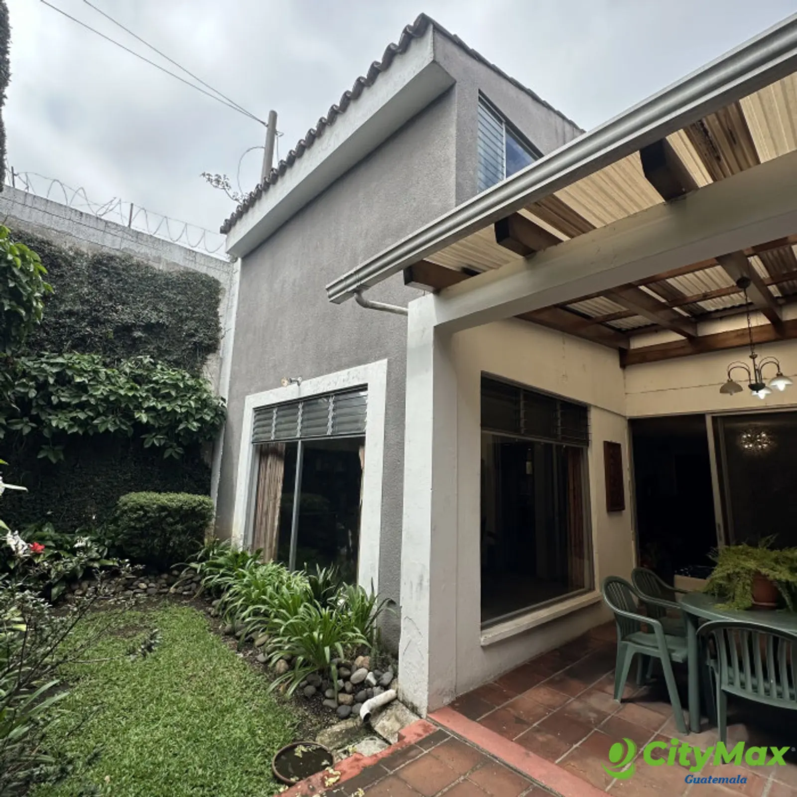 Casa en venta dentro de condominio en la zona 12 - foto 1