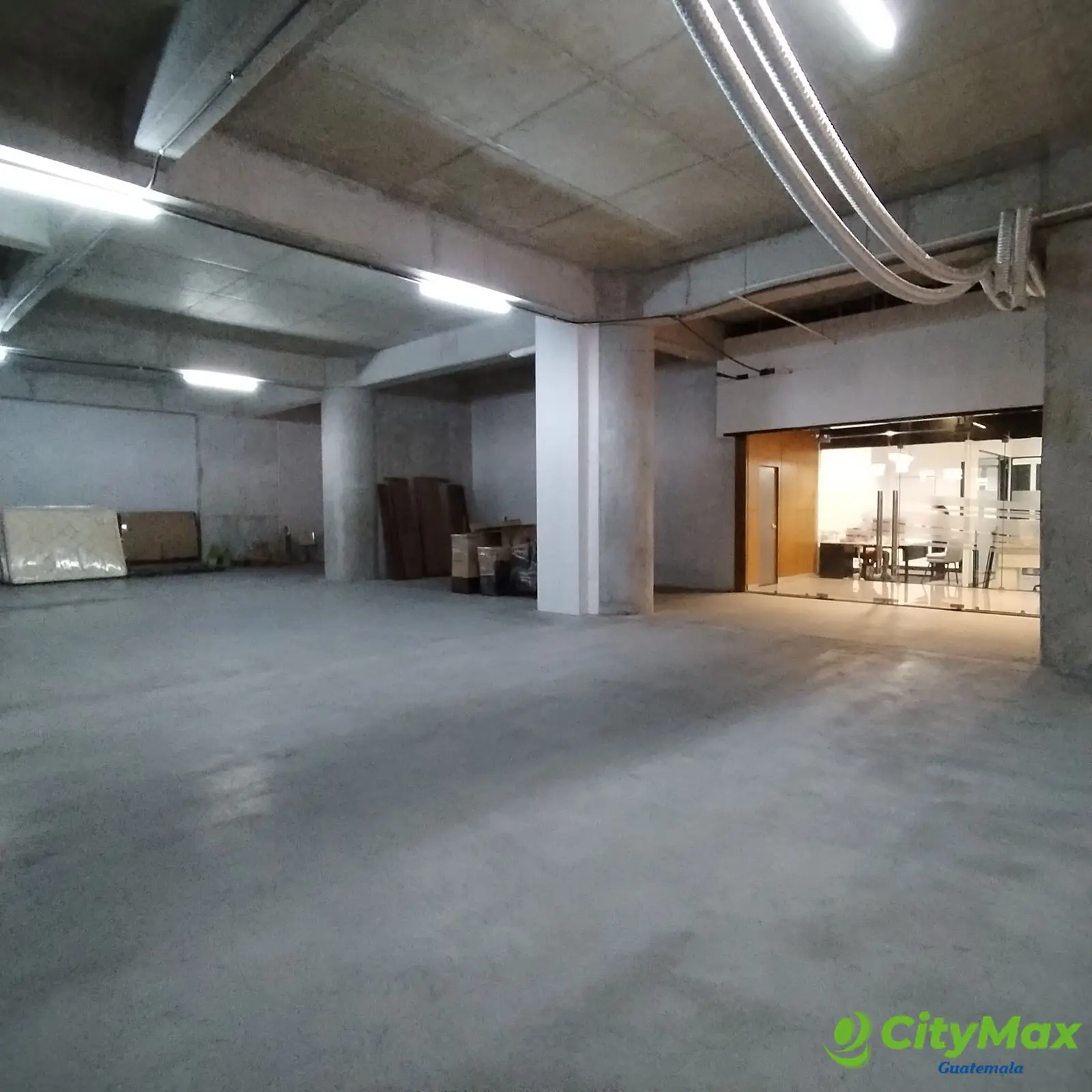 Local Comercial en zona 9 sobre la Reforma  - foto 1