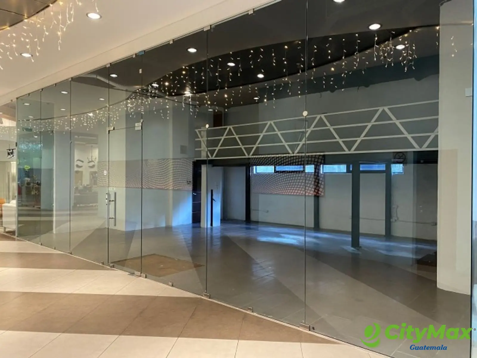 Local en Venta en Zona 10 Desing Center - foto 1