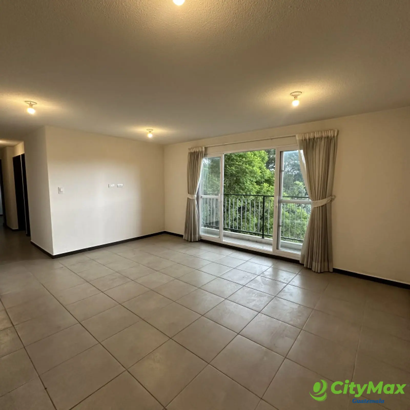 Apartamento en renta de 3 habitaciones en Parque 11 - foto 1