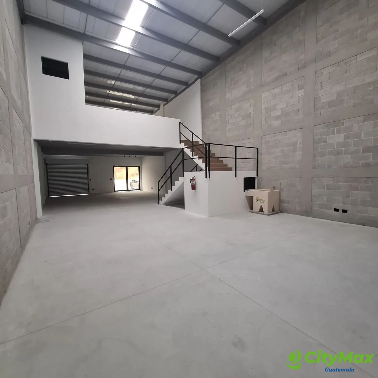 Ofibodega en alquiler en Villa Canales de 201 m2 NUEVA  - foto 1