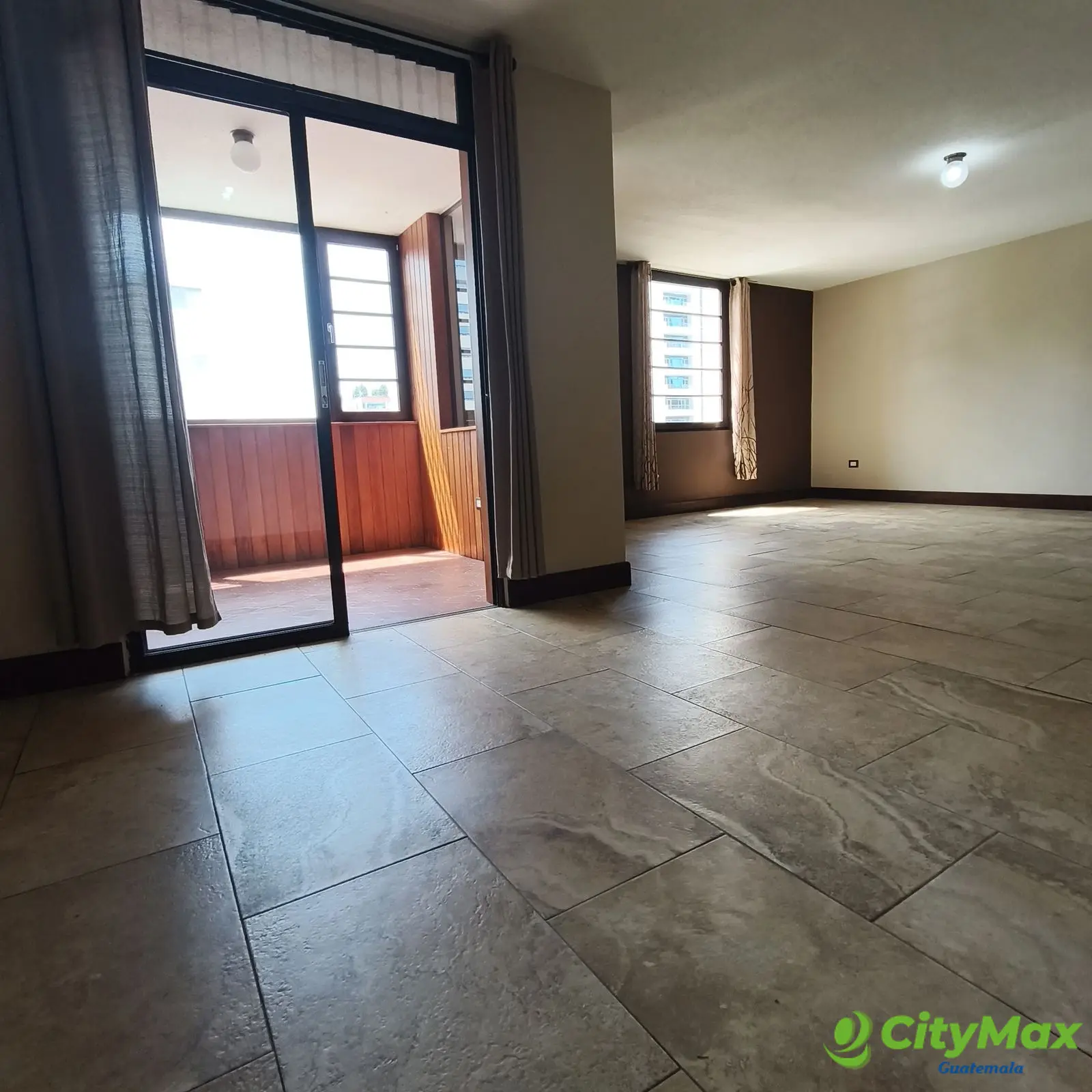 Amplio Apartamento en Renta en zona 10 - foto 1