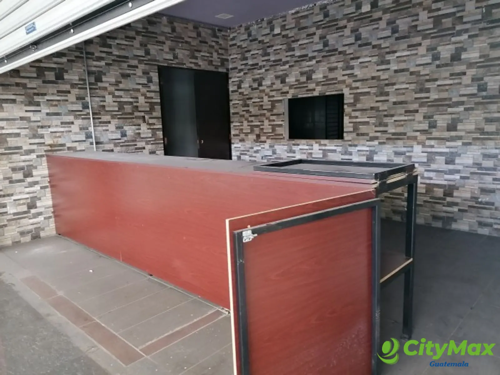 Local en renta en Foodcourt Calzada Roosevelt  - foto 1