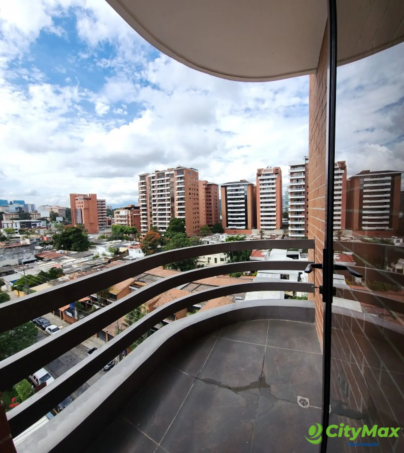 En Alquiler Apartamento con 152.00m2 en Zona 10 - 20221128_105907.jpg