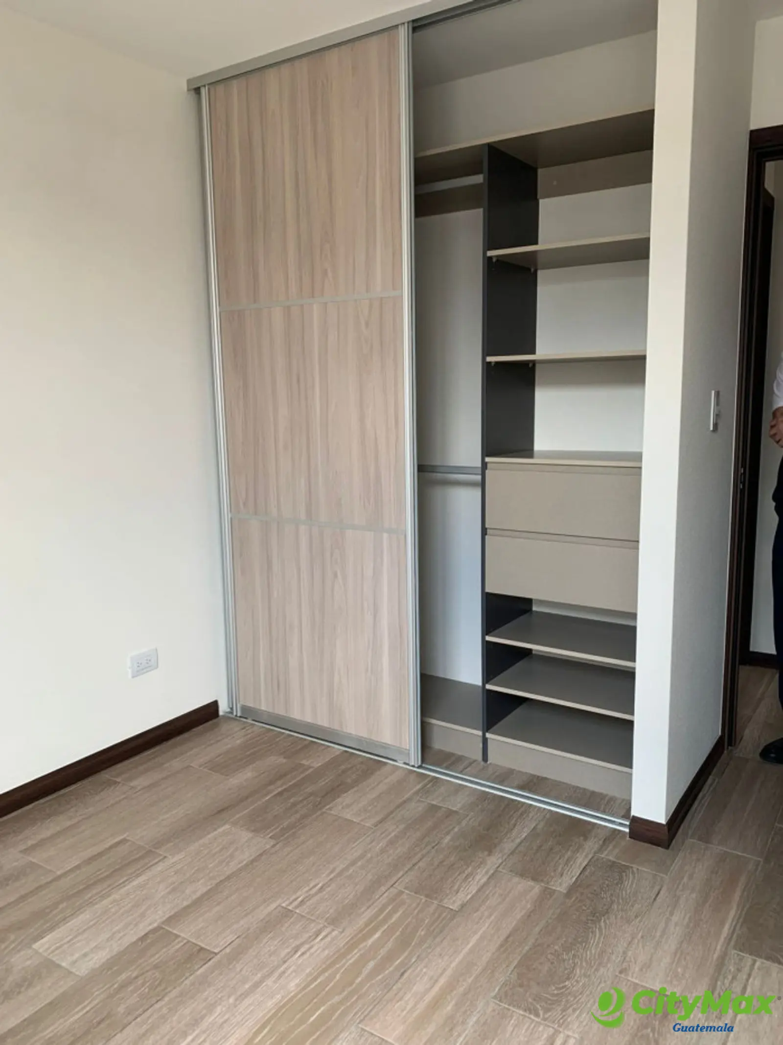 En venta apartamento San Isidro 20-21 Zona 16 - foto 14