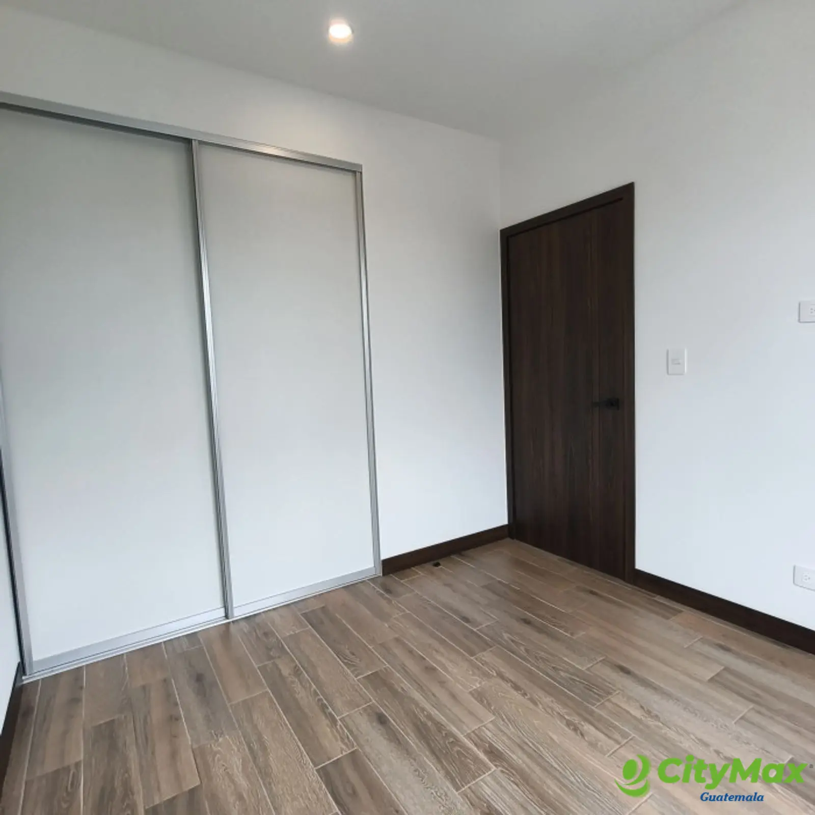 Apartamento en renta en zona 13 Edificio Inara Américas - foto 8