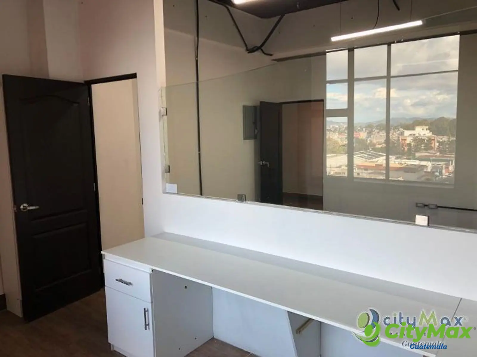 Venta de Oficina por Miraflores zona 11 Nivel Alto - foto 9