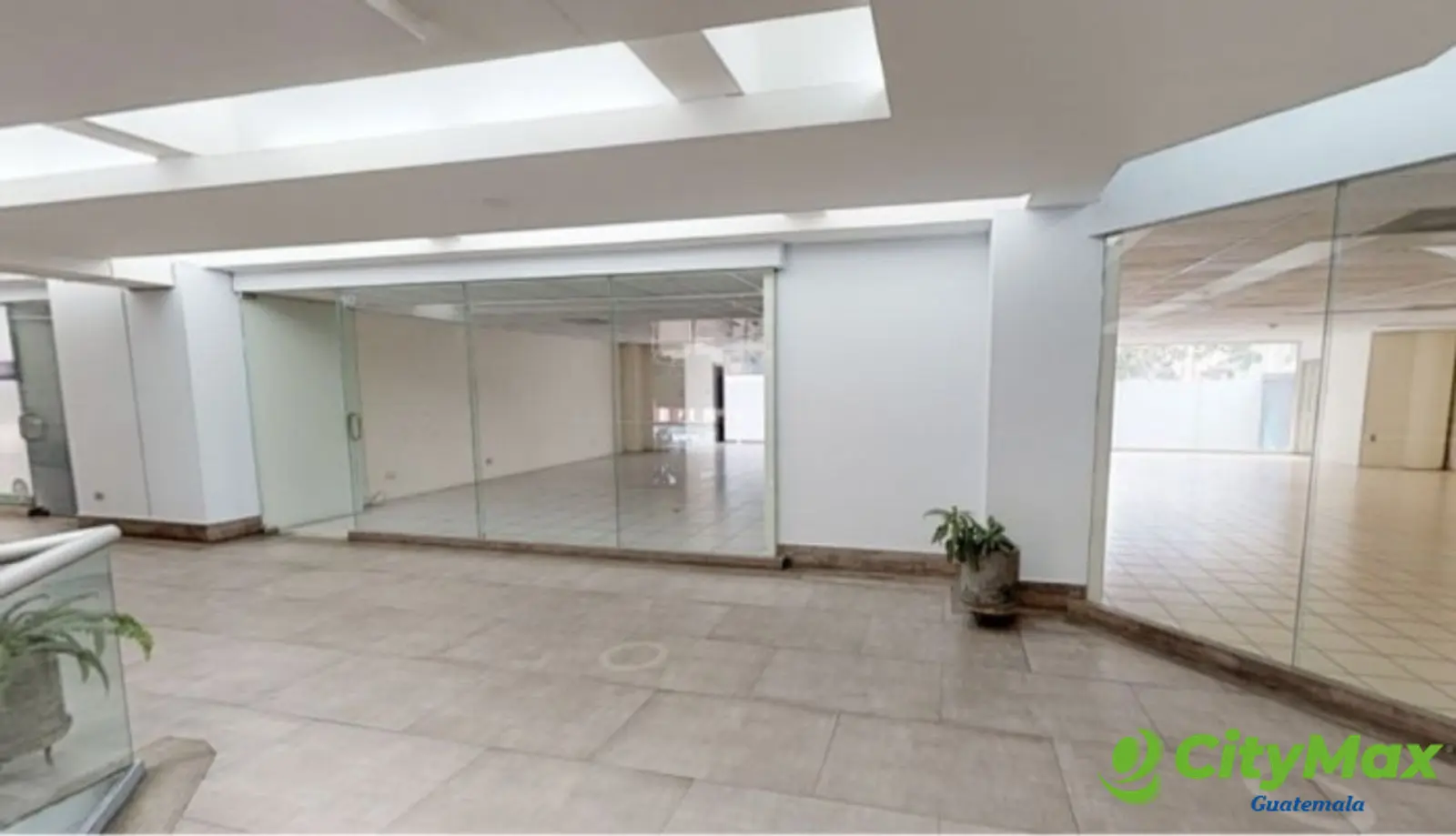 Local comercial en renta en zona 10 Murano Center - foto 4