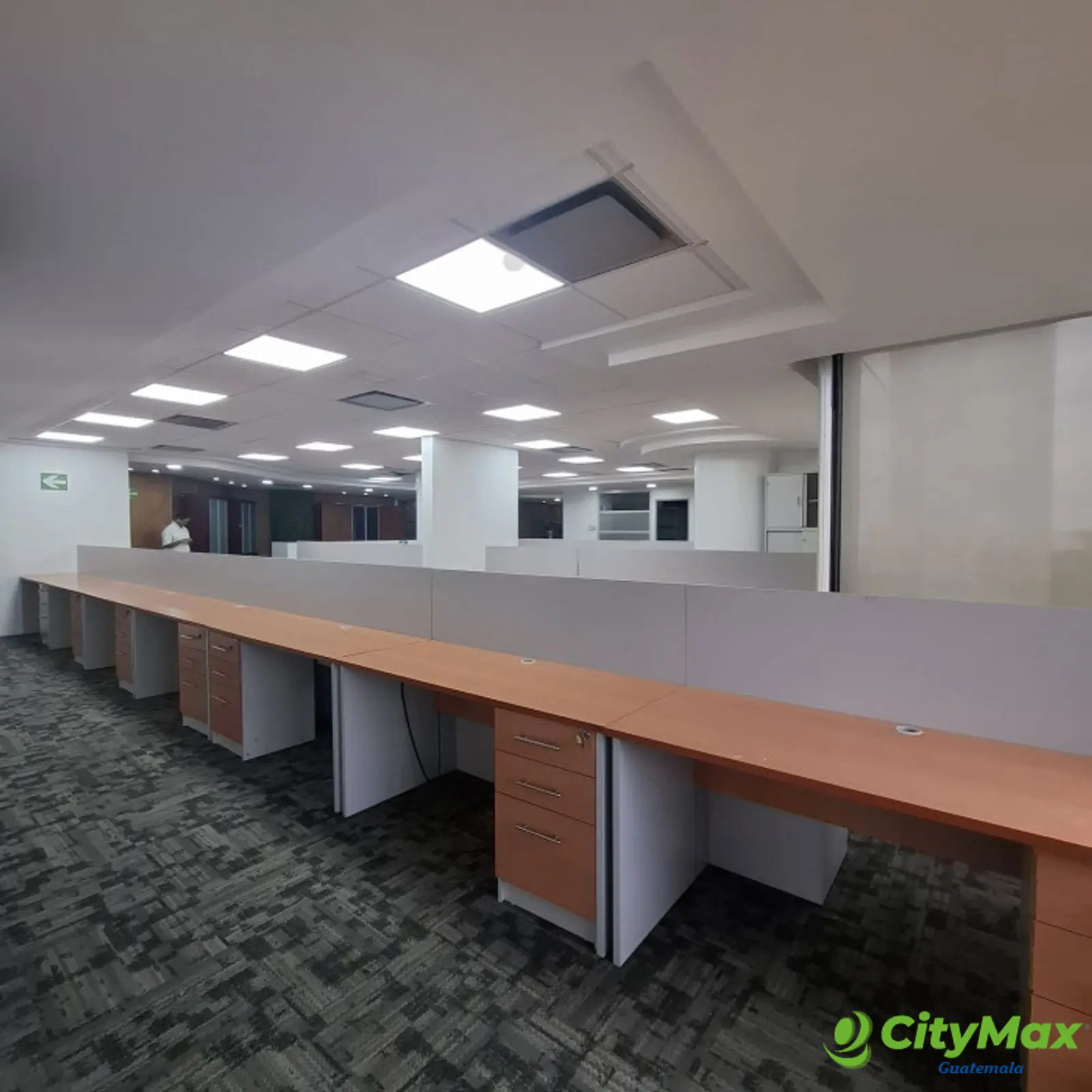 Oficina en venta en zona 10 Medio nivel Para inversión  - foto 8