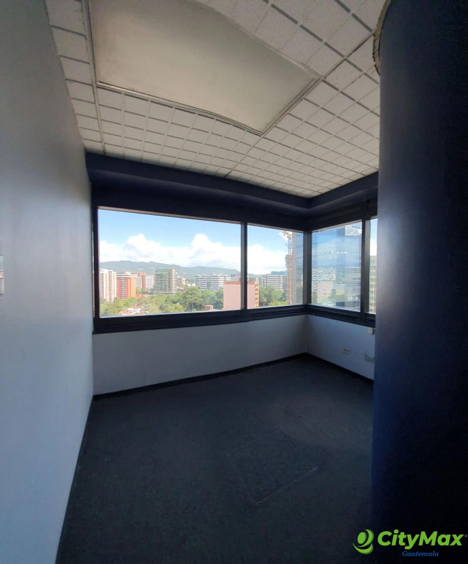 En Alquiler oficina en edificio comercial en zona 10 - foto 6