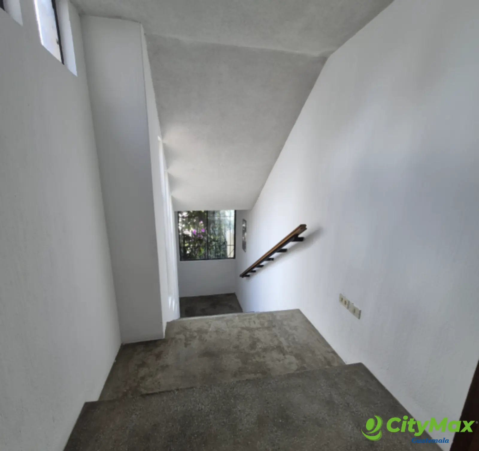 Casa para oficinas en alquiler en zona 15 Guatemala - foto 6