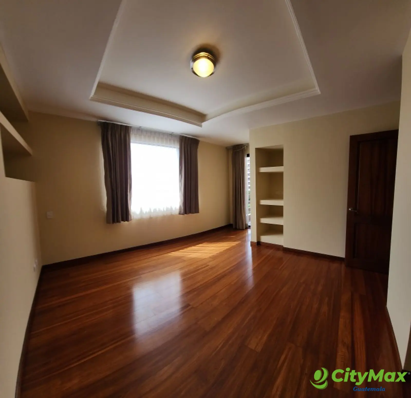 En Alquiler Apartamento con 152.00m2 en Zona 10 - 20221128_110404.jpg