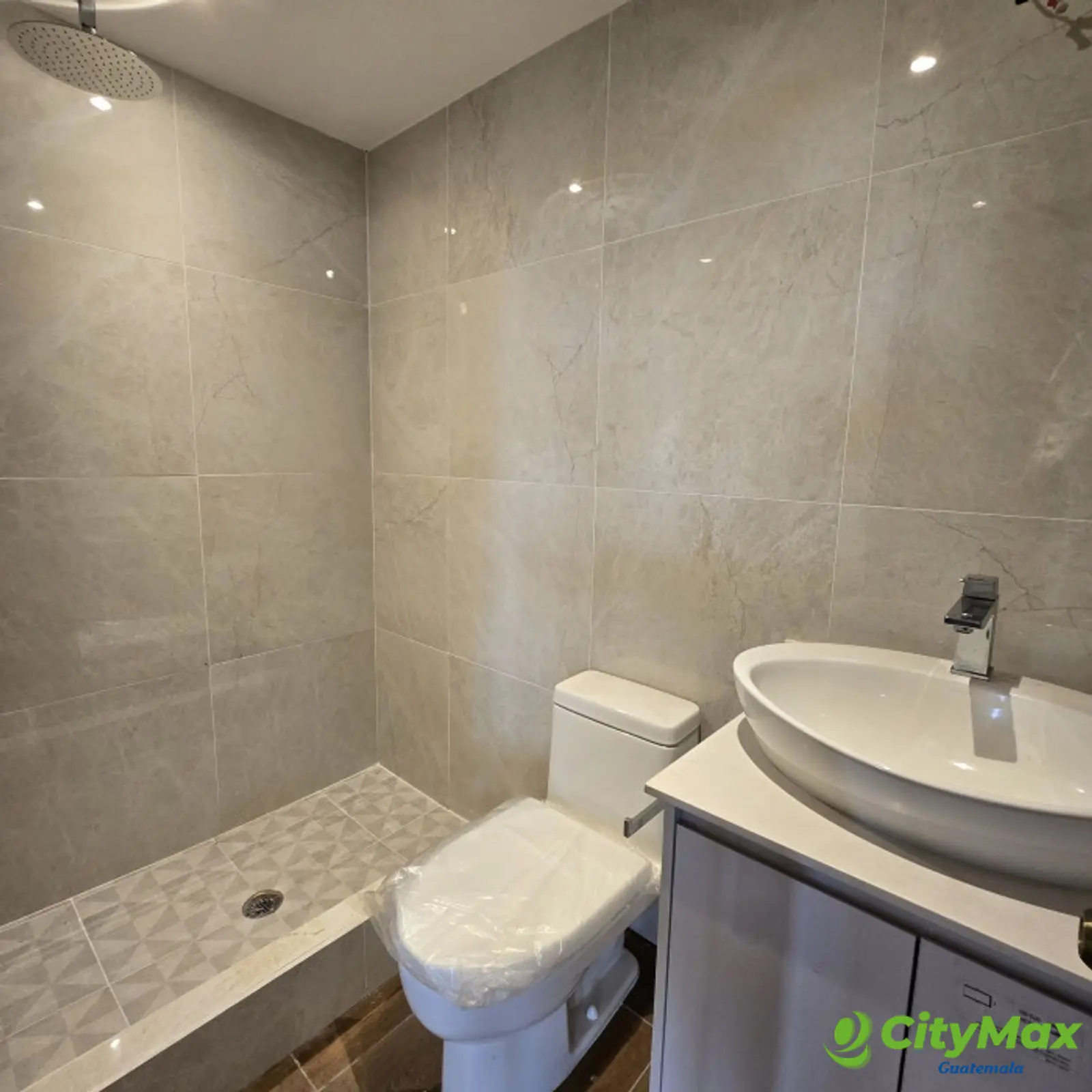 En venta apartamento en Oakland zona 10 Guatemala - foto 18