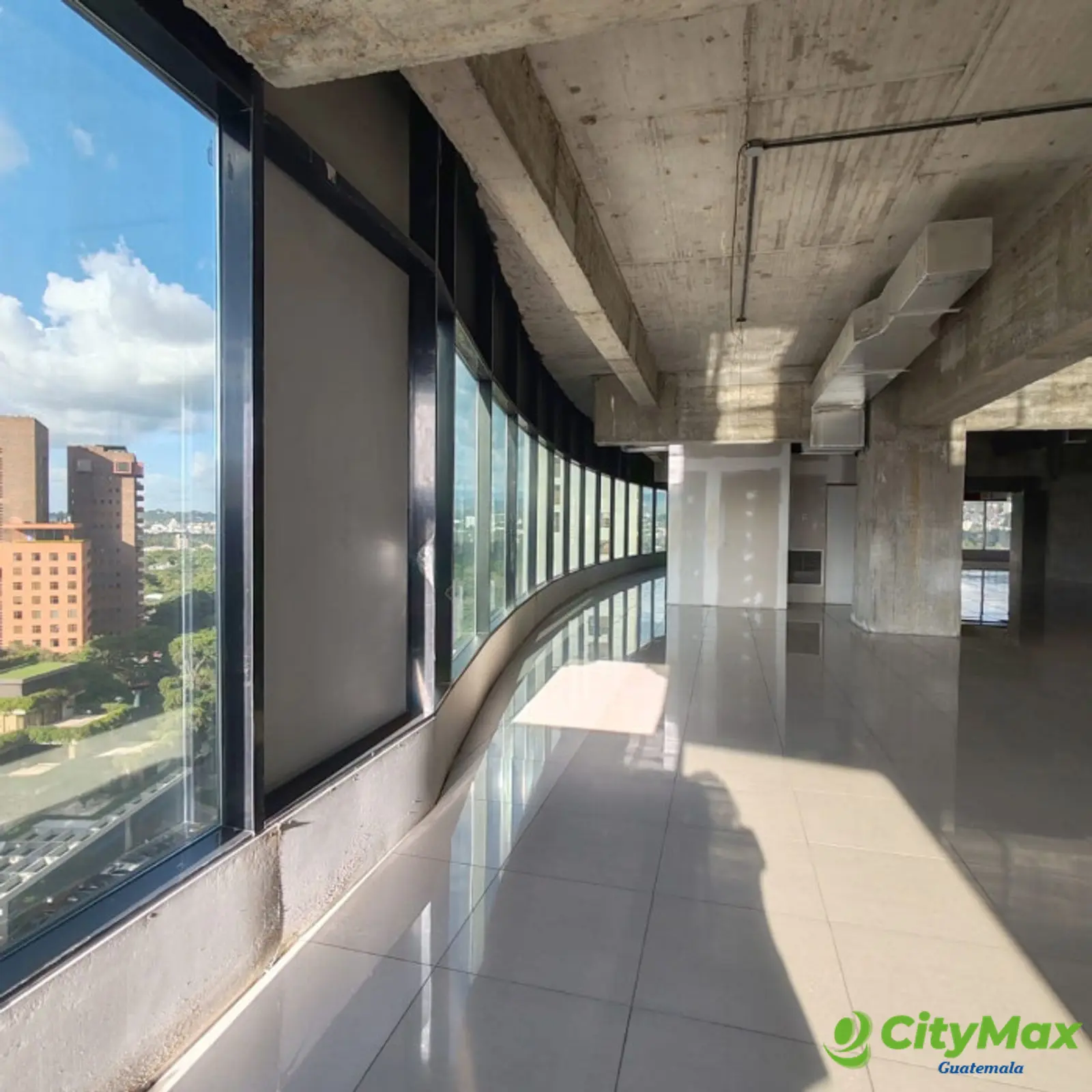 En venta o Renta Oficina de 500m2 en zona 10 Guatemala - foto 8