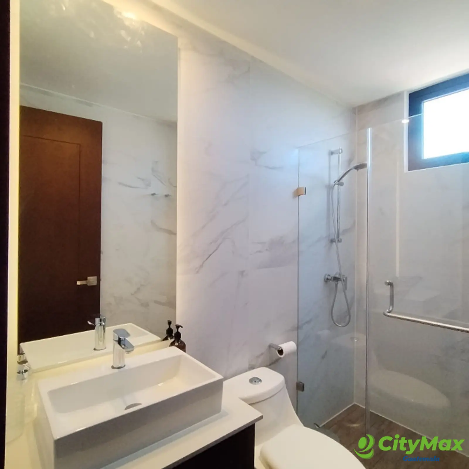 Apartamento Amueblado en Venta o Renta en la Zona 10 - foto 26