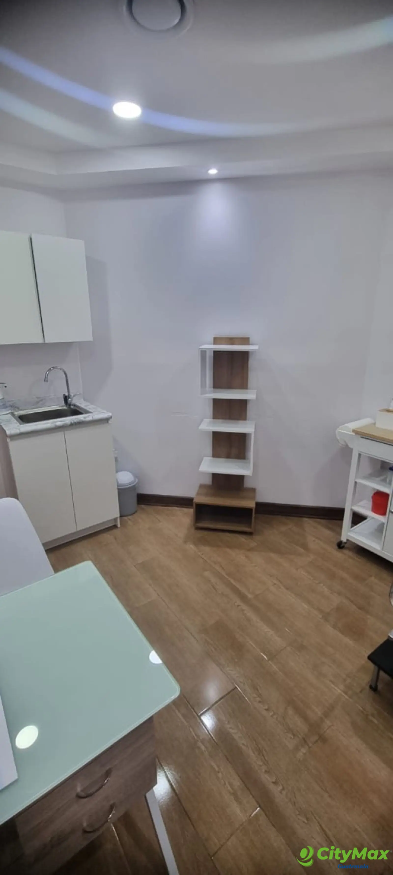 Clinica en alquiler compartida amueblada en Medika 10 - foto 2