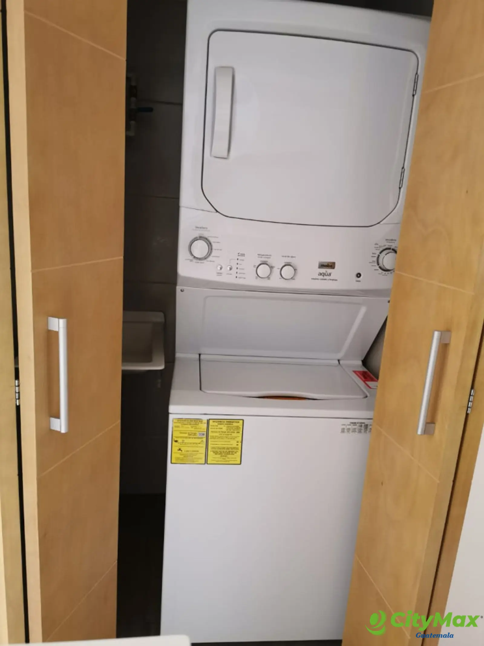 Apartamento en renta en zona 10 de 2 habitaciones - foto 4