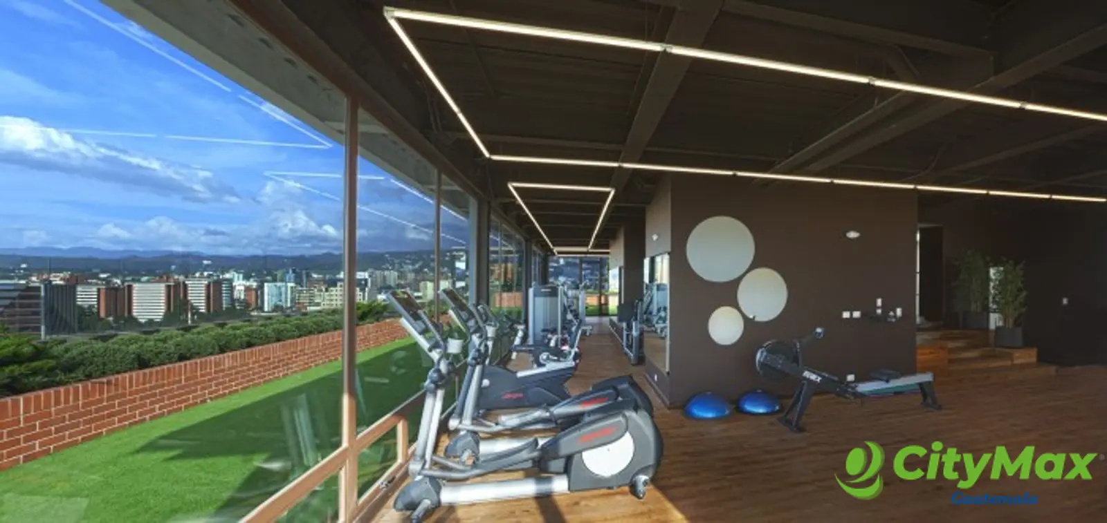 Apartamento en renta con jardín en la zona 10 - foto 16