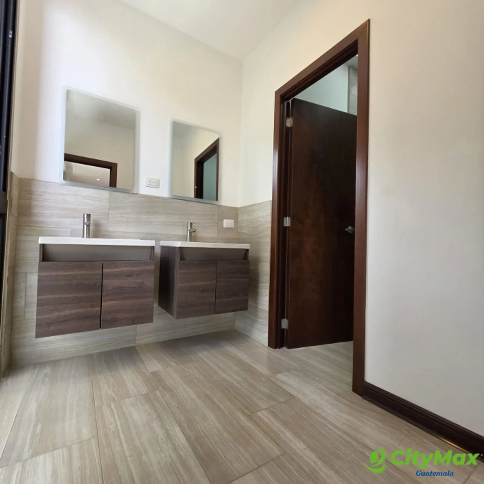 Exclusiva Casa en Venta en Laguna El Pino Guatemala - foto 10