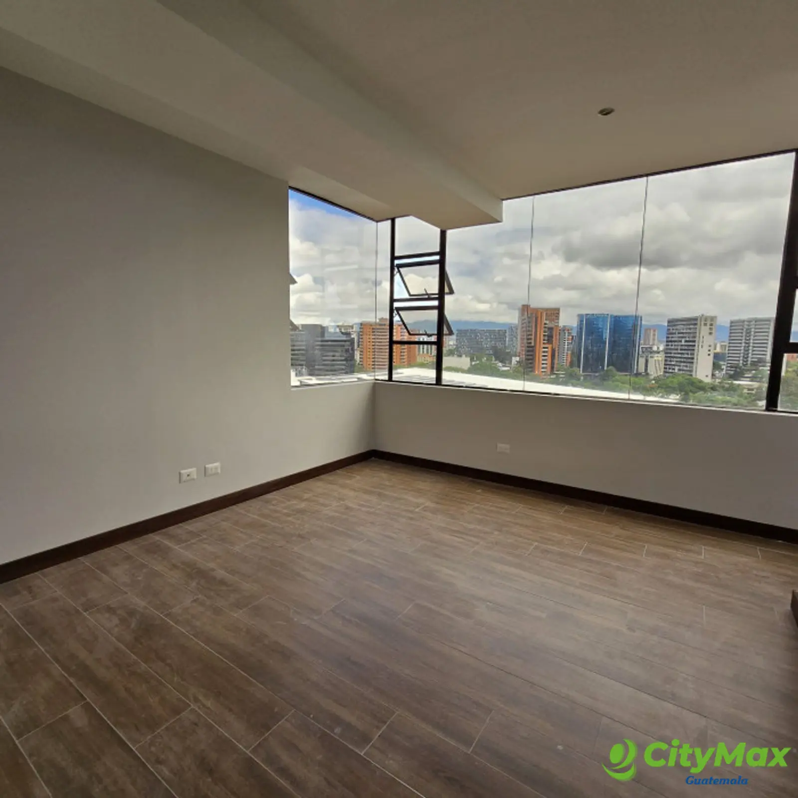 Apartamento en Zona 10 en venta REMODELADO - foto 12