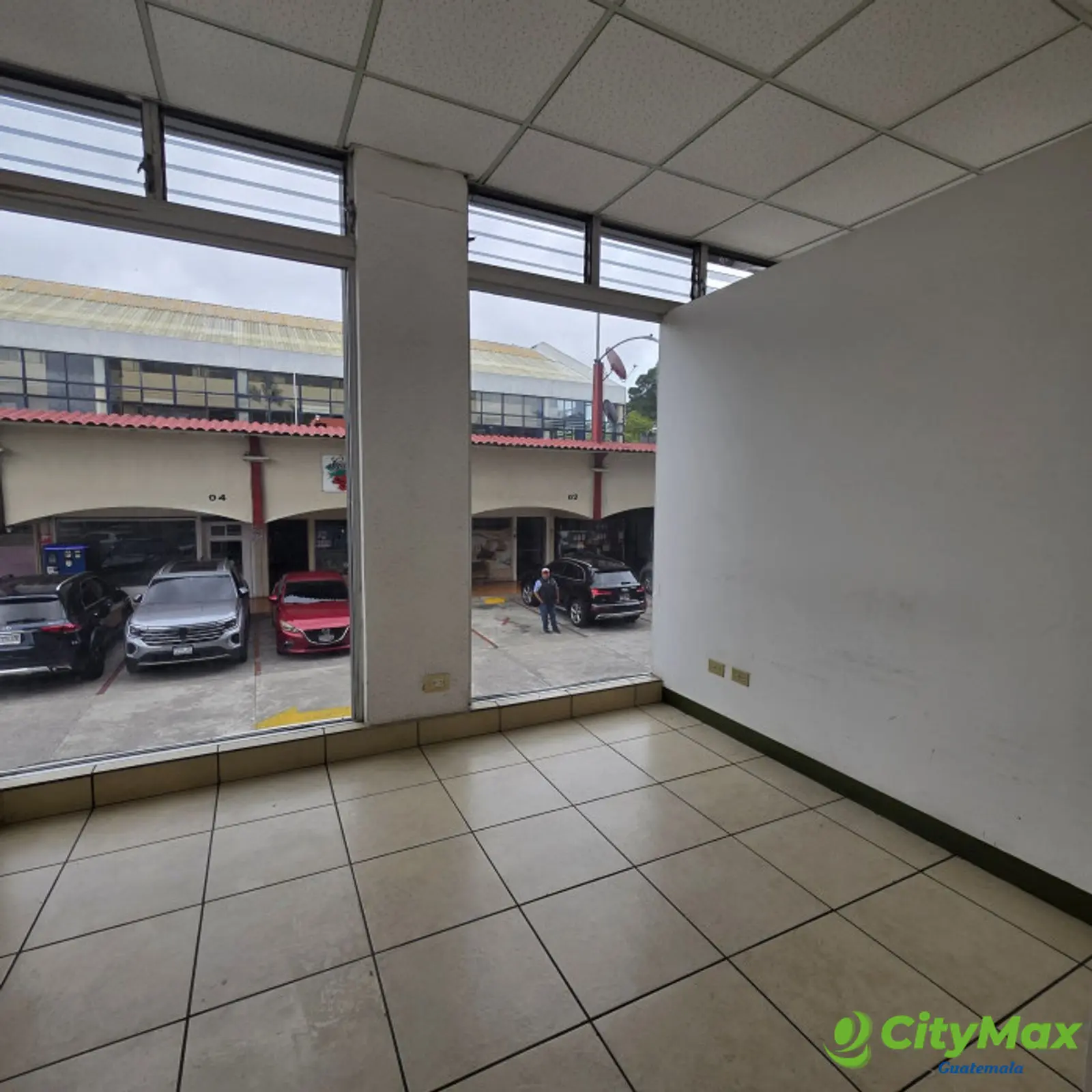 Local Comercial en RENTA en Avenida Las Americas Z.13 - foto 2