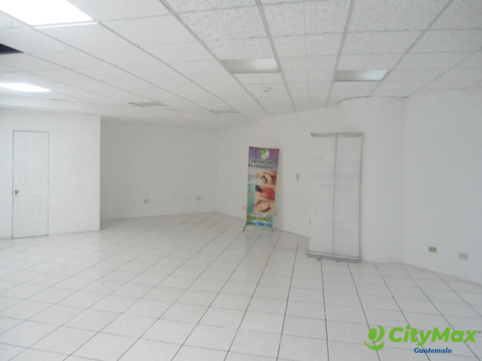 Local en alquiler en zona 10 primero Nivel en renta - foto 2