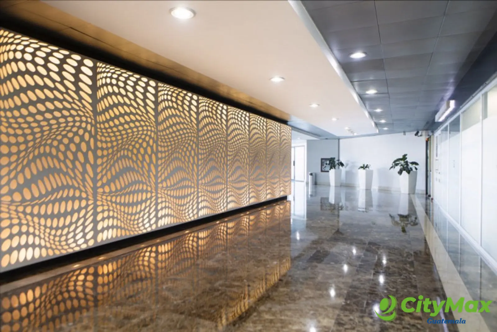 VENTA-RENTA Oficina en Zona Pradera zona 10 inversión  - foto 10