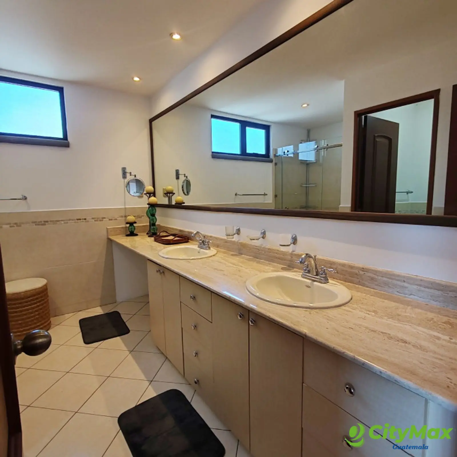 En Alquiler Apartamento Amueblado con 273m2 en Zona 14 - foto 16