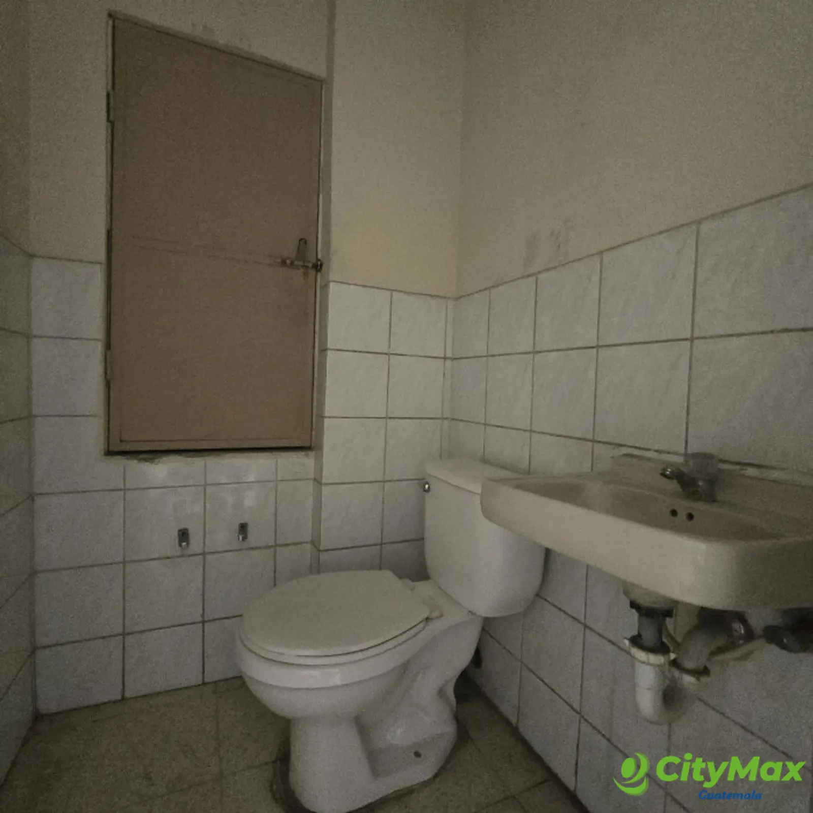 Oficina de 100m2 en renta en la zona 9 Guatemala - foto 16