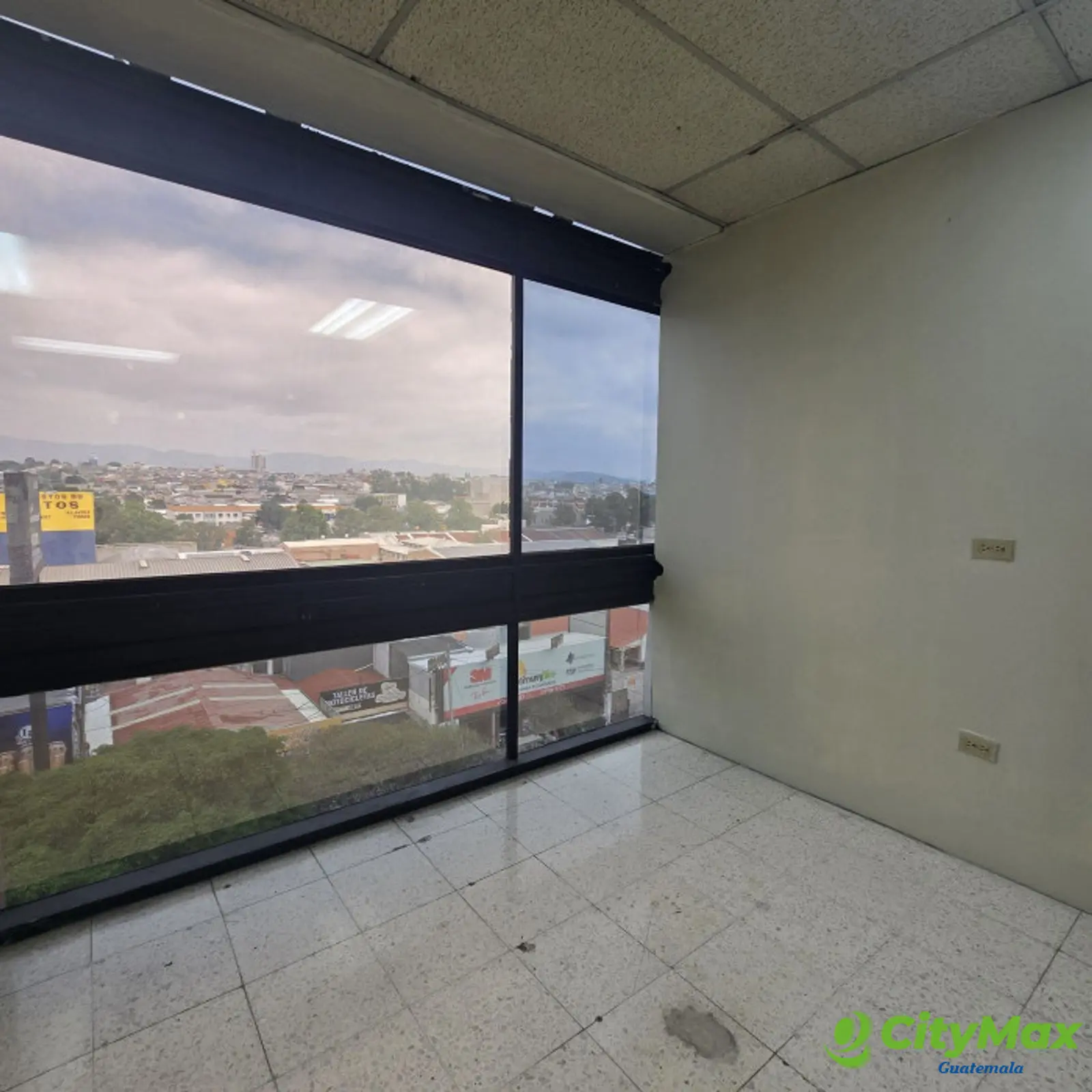 Oficina en renta en zona 9 Guatemala cerca transmetro - foto 7
