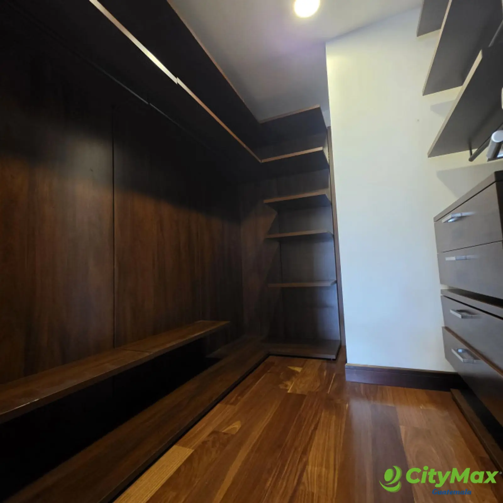 En Alquiler Apartamento en Tiffany Zona 14 - foto 13